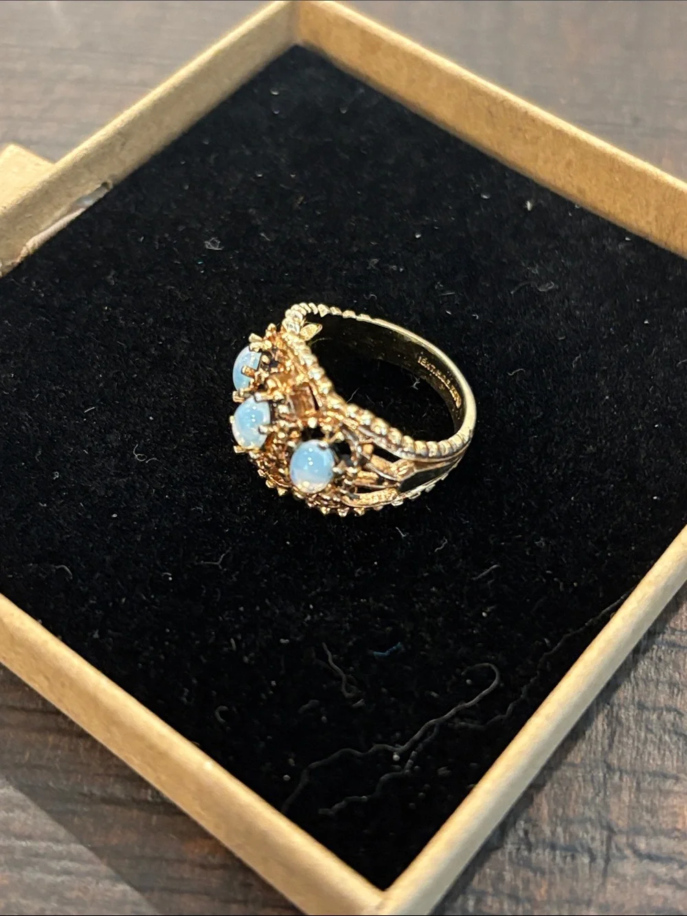 N/A elegant gold